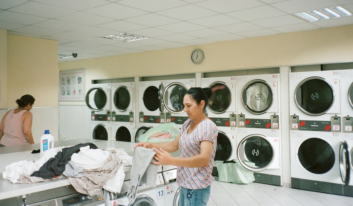 Laundry dry cleaning